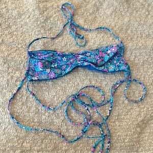 New Frankie’s bikinis floral string top